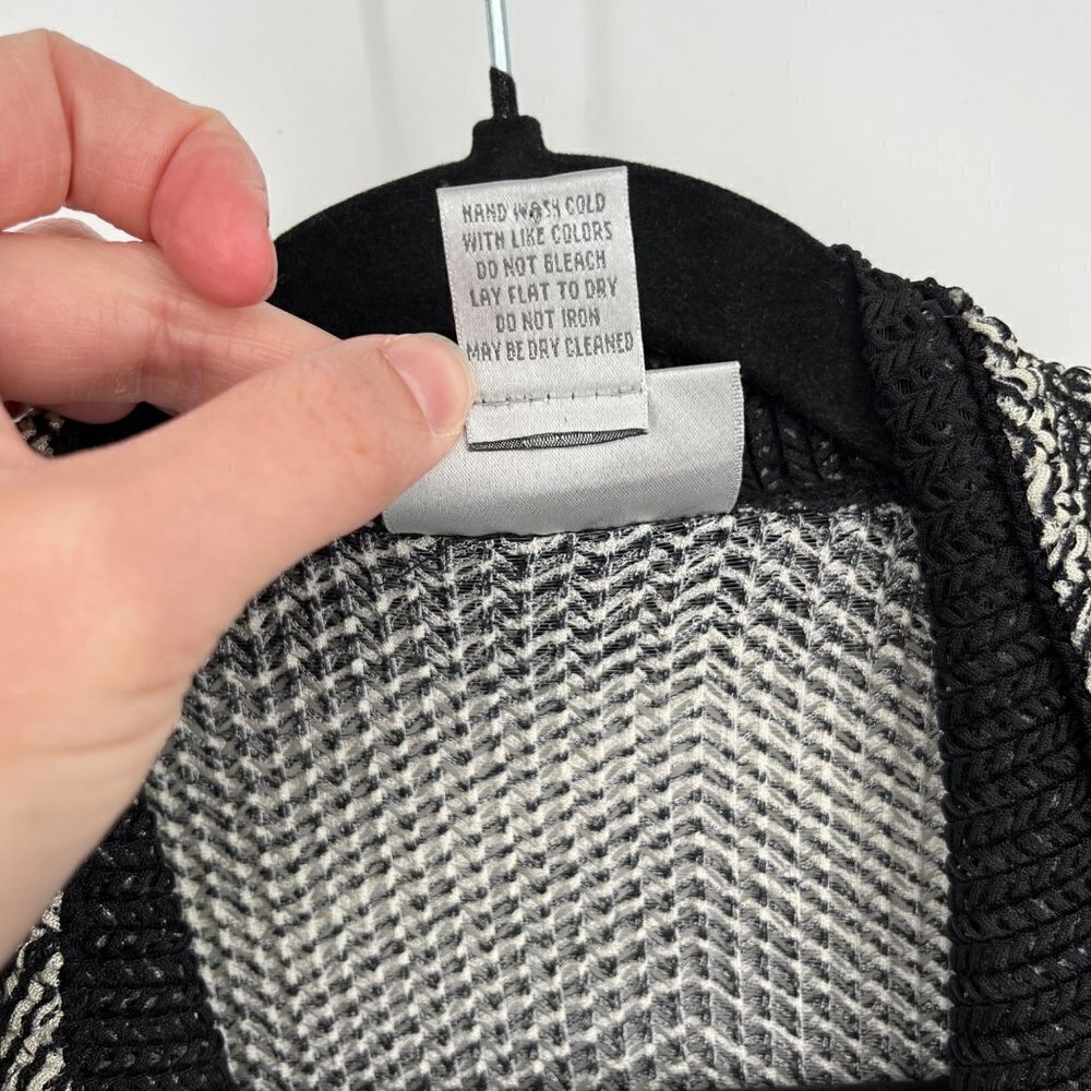 Chicos Travelers Chevron Print Mesh Open Cardigan Size L Black White Lightweight - Picture 5 of 11